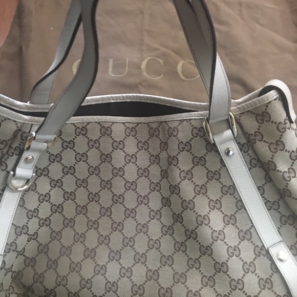 Authentic Gucci GG Abbey Canvas Tote Handbag - Picture 5 of 11